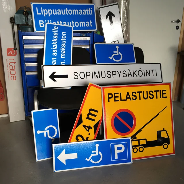 Meiltä saat tarpeidesi ja toiveidesi mukaiset tarrat, kyltit, opasteet, mainosteippaukset sekä työvaatteet esimerkiksi omalla logollasi varustettuna!

Käyttämällä laadukkaita materiaaleja, voimme taata toimivat ja kestävät tuotteet käyttökohteen mukaan.

Valmistamme kaikki tuotteemme ammattitaidolla pääkaupunkiseudun kyljessä Veikkolassa ja toimitamme tilauksesi perille luotettavasti ympäri Suomen ja Euroopan.

Ota meihin yhteyttä ja katsotaan yhdessä tarpeisiisi sopiva ratkaisu!

Lue lisätietoja kotisivuiltamme ja tilaa tuotteet kätevästi suoraan verkkokaupastamme osoitteessa https://www.tuotepaino.fi

#tuotepaino #mainospainatus #tarrat #kyltit #opasteet #työvaatteet